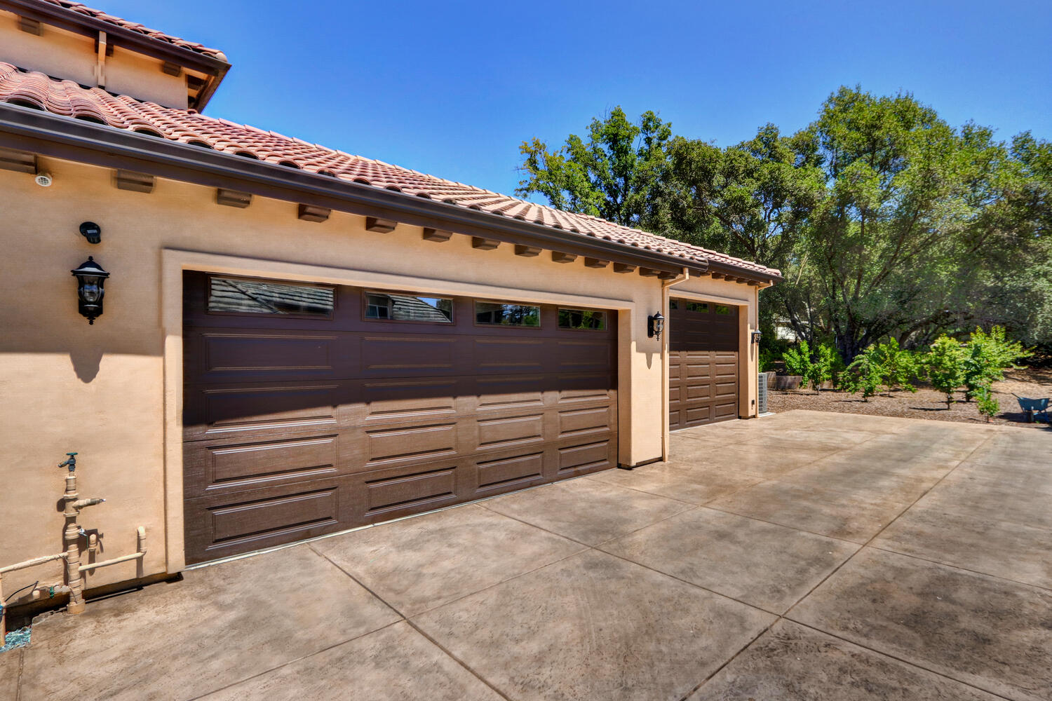 Garage and private parking
